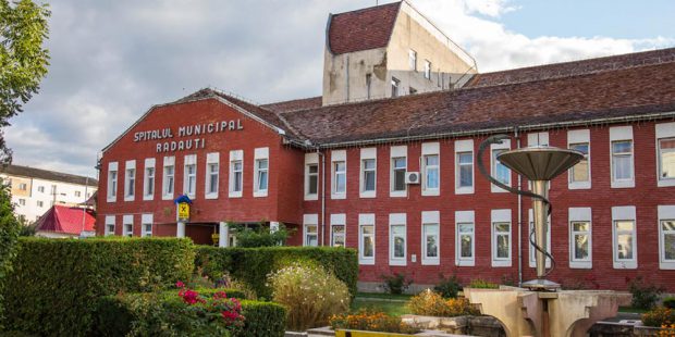 O femeie din Ucraina refugiată în România a născut în spitalul din Rădăuți. Localnicii s-au mobilizat s-o ajute: „Nu are pampers, nu are cazare”