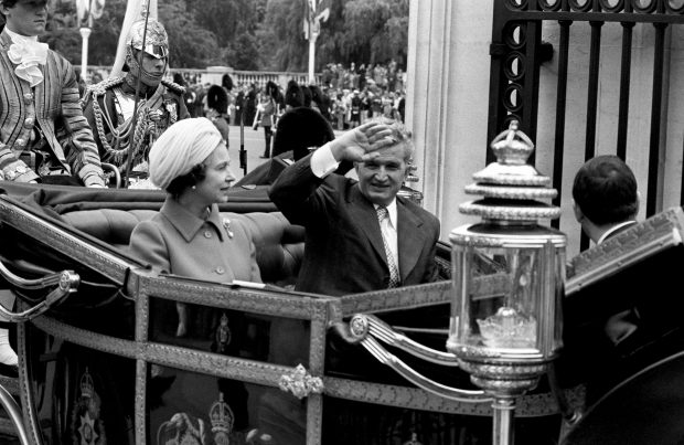 Dezvăluiri incredibile despre vizita soților Ceaușescu la Londra. Ce a făcut Regina Elisabeta a II-a pentru a scăpa de ei