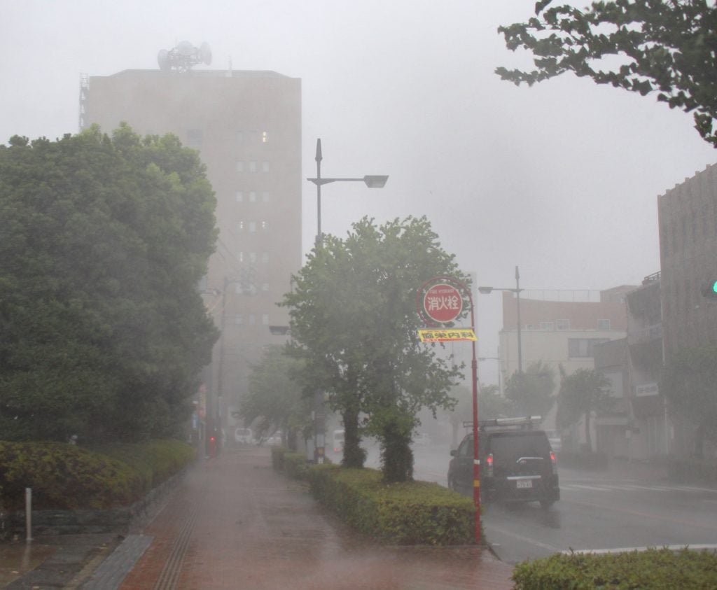  Japan has been hit by the toughest typhoon in the last 25 years. 