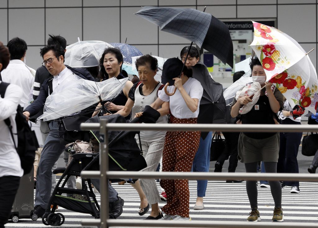  Japan was hit by the toughest typhoon in the last 25 