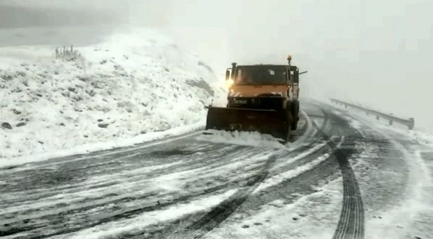 Prima ninsoare din acest sezon, pe Transfăgărăşan, la Bâlea Lac