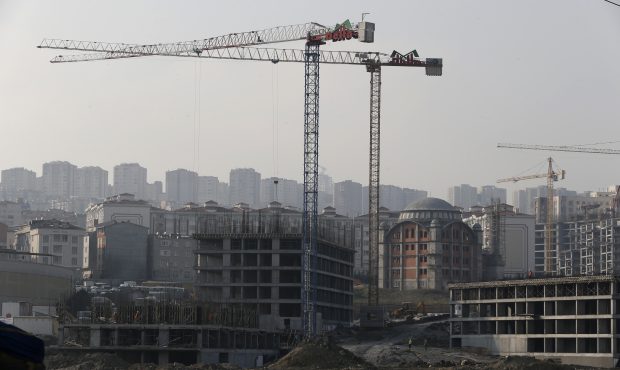 Cei mai mari producători de ciment din România, amendați cu 44 de milioane de euro. Motivul: au stabilit prețuri mari prin „schimb de informații sensibile”