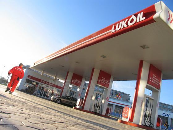 Peste 85 de staţii de carburant din reţeaua Lukoil, controlate de ANPC în toată ţara. Ce nereguli au fost găsite