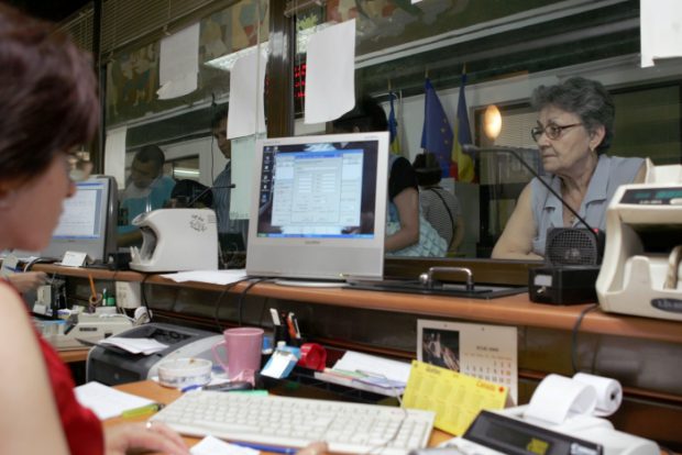 Drumul unei legi de la „Păi dacă vine șeful…” la regula care interzice instituțiilor publice să solicite copii ale documentelor emise de stat