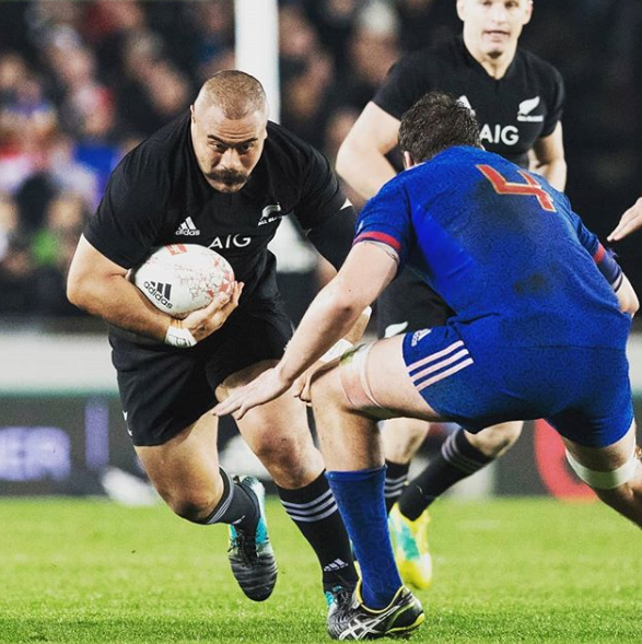 Povestea lui Karl Tu'inukuafe, al doilea cel mai greu jucător din istoria All Blacks. S-a apucat de rugby în 2015, ca să slăbească