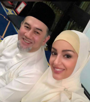 FOTO | O fostă Miss Moscova a renunțat la creștinism pentru a deveni soție de rege