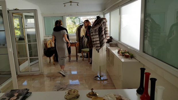 EXCLUSIV/ Regina blănurilor îşi prezintă regatul! Imagini în premieră din atelierul Florei Năstase! | VIDEO