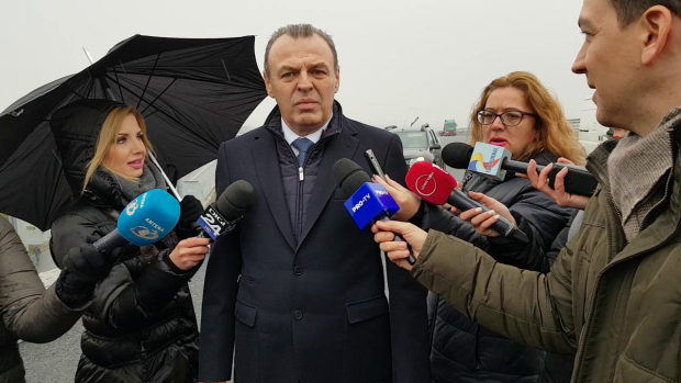 Lucian Şova, ministrul demisionar al Transporturilor, în vizită pe şantierul ultimului segment al autostrăzii 3, dintre Şoseaua de Centură a Capitalei şi Şoseaua Petricani, din nordul Bucureştiului