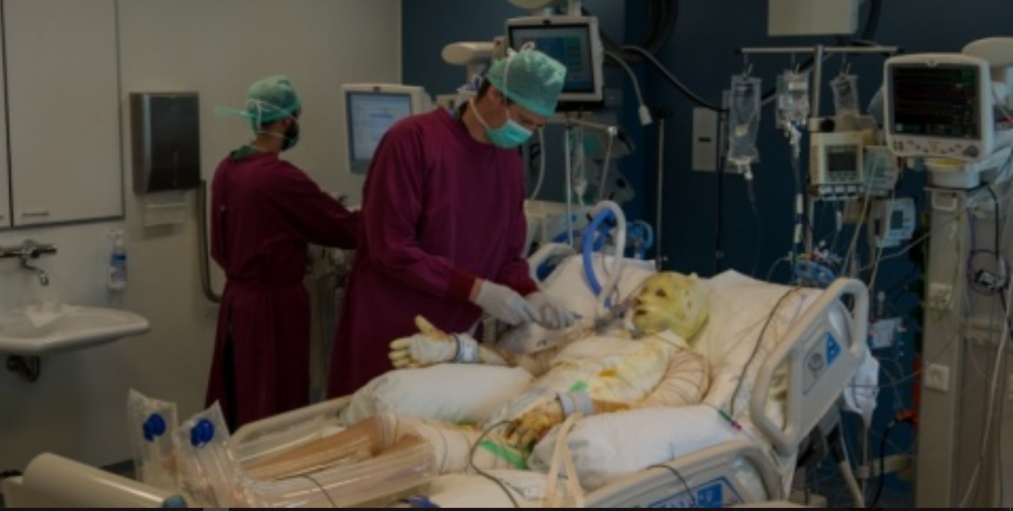 VIDEO/ Viața după Colectiv. Adina Apostol, supraviețuitoarea care a rămas în România să lupte! Mesaj puternic pentru români: „Un popor prost e mai ușor de condus. Mergeți la vot!”