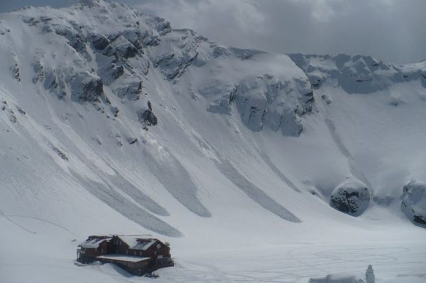 Risc foarte mare de avalanșe în Munţii Făgăraş şi Bucegi. Ce recomandări fac salvamontiștii