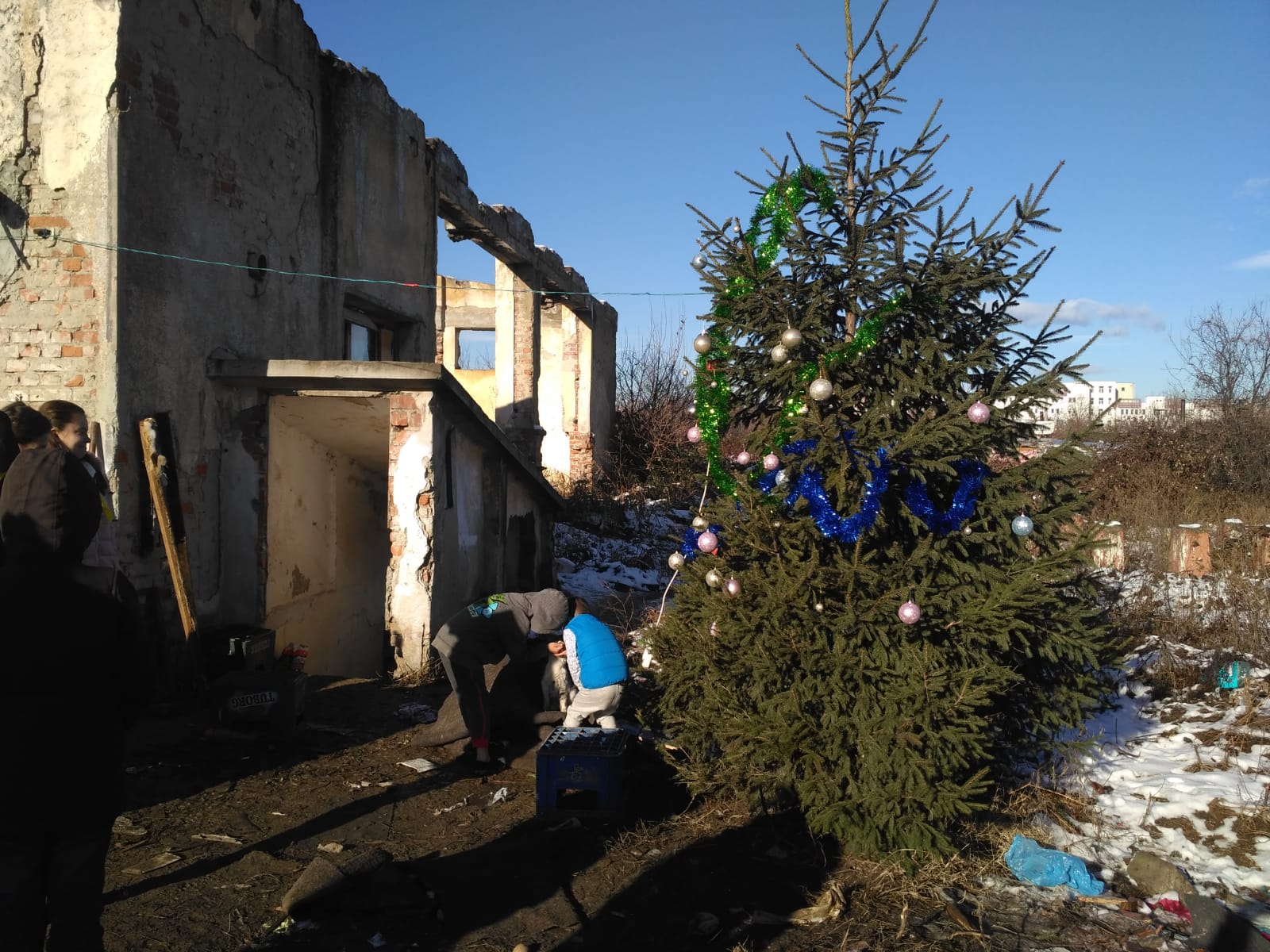 Colindătorii Altfel Nu Vor Nici Bani Nici Dulciuri Sunt Oameni