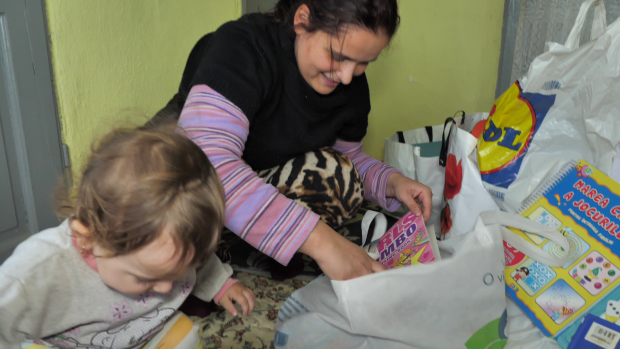 CENTENAR SOLIDAR / Daruri de la români pentru români: “Mulțumim și ne rugăm pentru voi!”