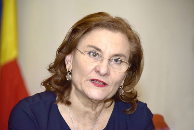 Maria Grapini susține că avionul cu care mergea la Bruxelles a aterizat „undeva în câmp”: „Ghinion cum ar fi spus Iohannis!”