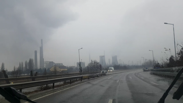 Rafinăria Petrobrazi, amendată cu 100.000 de lei de Garda de Mediu din cauza poluării și a mirosului