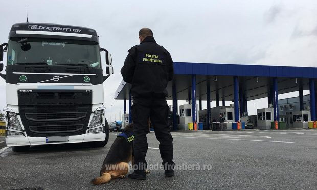Coadă de kilometri la ieșirea din țară. TIR-urile așteaptă și 90 de minute la vama Giurgiu-Ruse