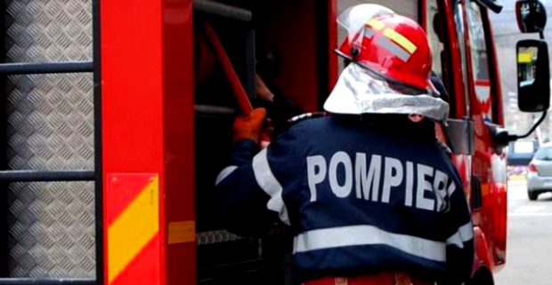 Incendiu puternic la locuinţele comunităţii de romi din Miercurea Ciuc. Primarul Korodi Attila: Oamenii rămaşi fără case vor fi cazați în două săli de sport