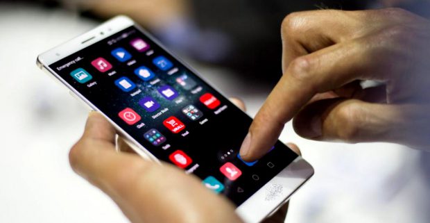 Un expert în securitate recomandă dezinstalarea aplicațiilor de pe telefon pe care nu le mai folosim: ”E un risc major”