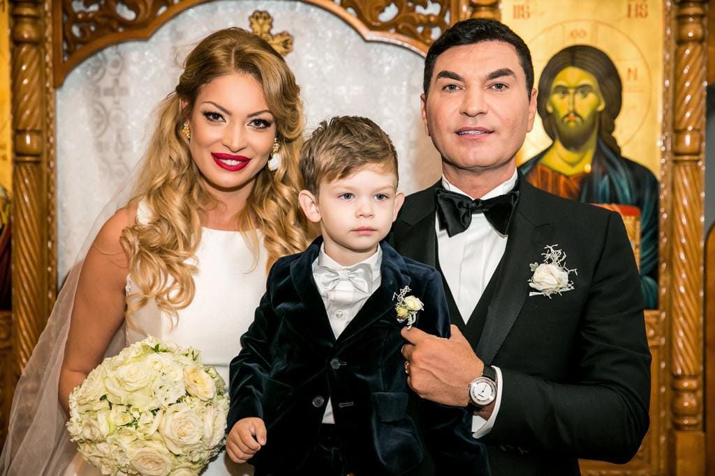 Milan, alături de părinții săi, Valentina Pelinel și Cristi Borcea, la nunta acestora din Ungaria, anul acesta