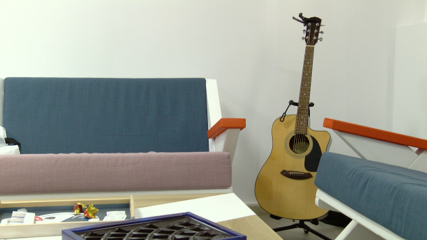 VIDEO/ Pasiunea secretă a jurnalistului Dragoş Pătraru: "Zilnic trebuie să pun mâna pe ea! Pe chitara mea!"