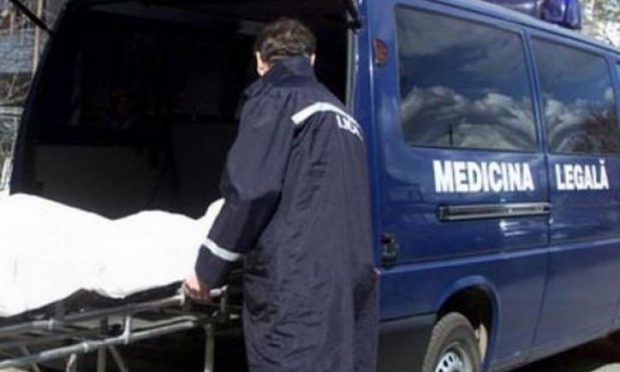Dus forțat de soție la spital pentru că se simțea rău, un bărbat de 47 de ani din Bârlad a refuzat să fie consultat de medici. La scurt timp a fost găsit mort pe stradă