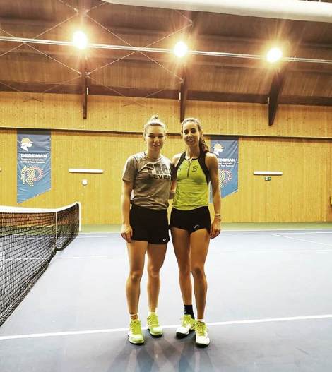 Simona Halep s-a antrenat cu Mihaela Buzărnescu. Cine este partenera obișnuită de pregătire a fostului lider WTA