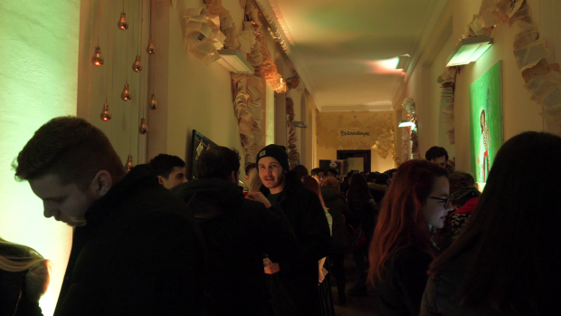 VIDEO - REPORTAJ / Cuibul Artiștilor: joaca unor tineri actori a devenit fenomen! 876 de reprezentații în trei ani, peste 90.000 de spectatori