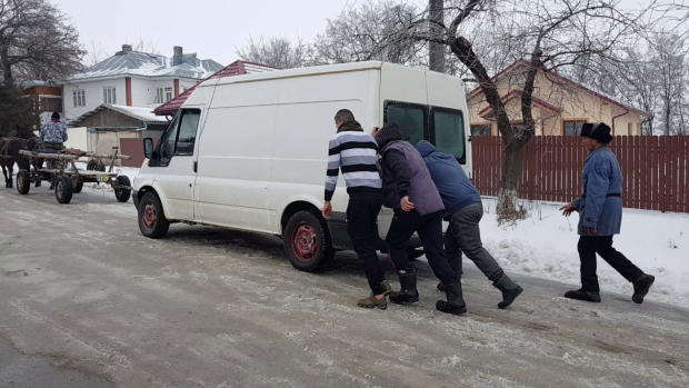 Condamnată la moarte și la recunoștință. De două decenii, o femeie dintr-un sat vasluian luptă pentru viață cu sistemul sanitar, cu geografia, cu birocrația, cu starea vremii