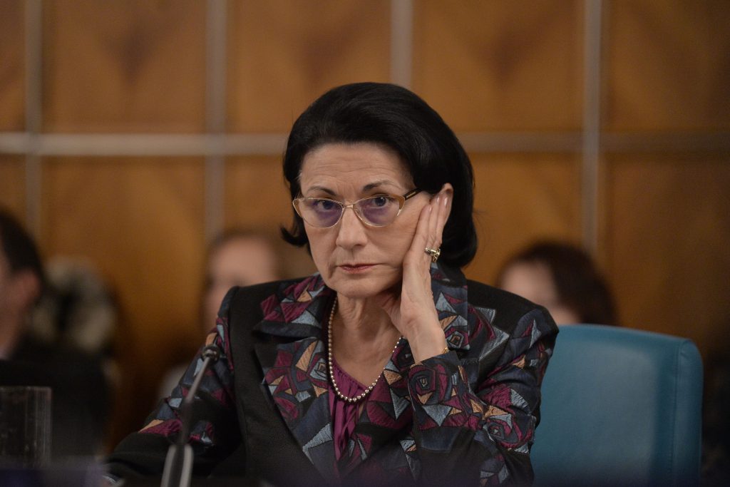 Ecaterina Andronescu, acuzată că