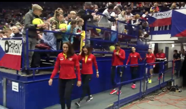 Simona Halep a învins-o dramatic pe Karolina Pliskova. ”A fost ca o finală de Mare Șlem”. România - Cehia 2-1