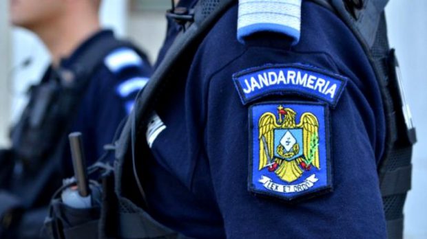 Un arădean, amendat de jandarmi după ce a înjurat o instituție pe Facebook