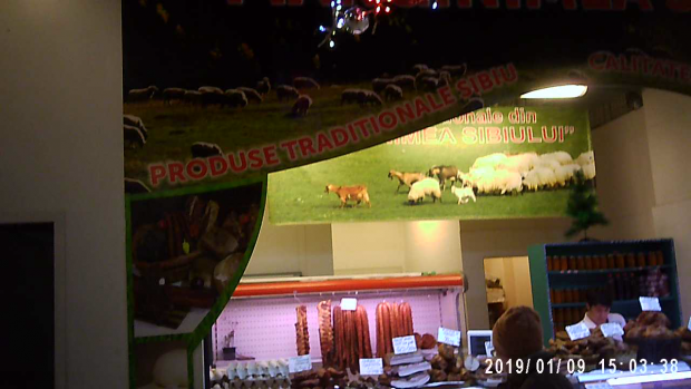 CAMERA ASCUNSĂ | Haos pe piața produselor tradiționale românești! Unele sunt aduse din Ungaria, altele sunt făcute în abatoare