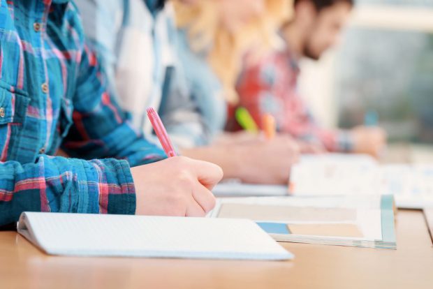BAC 2023, sesiunea specială. Elevii olimpici susțin astăzi proba la Limba maternă