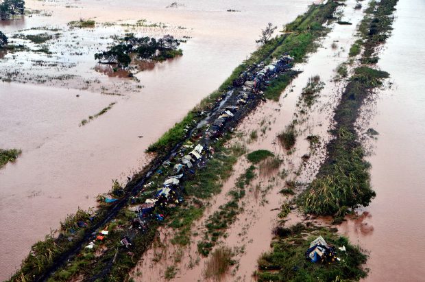 FOTO | Ciclonul Idai a făcut prăpăd în Mozambic. Bilanțul tragic al victimelor a urcat la 417 morţi!