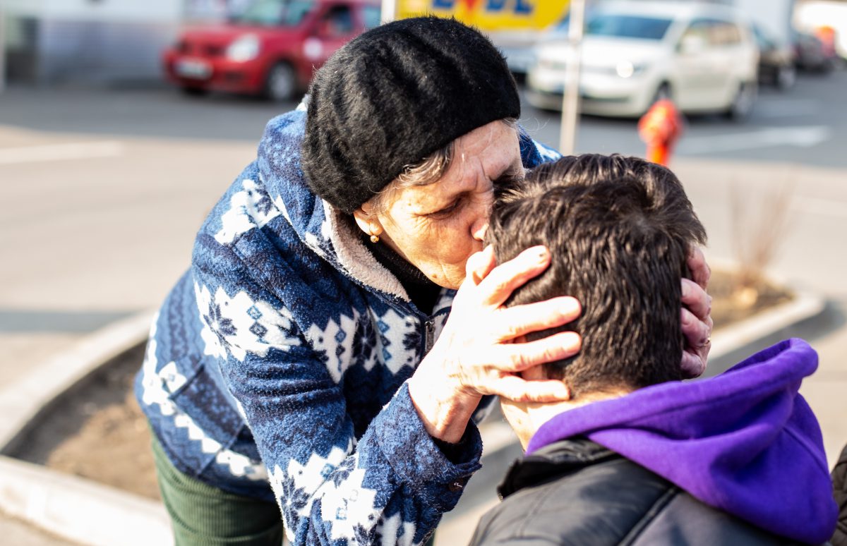 FOTO & VIDEO | Bucureștiul văzut din scaunul cu rotile al unui tânăr de 18 ani. 10 lucruri pe care să ni le amintim când ne plângem că ne e greu să circulăm