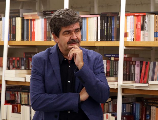 Reacția scriitorului Radu Paraschivescu după ce a fost invitat să se înscrie în AUR. Mesaj pentru viitorul senator Sorin Lavric