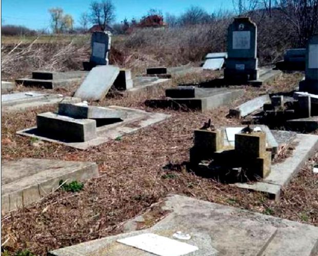 Ce au decis judecătorii în cazul profanării cimitirului evreiesc din Huși, unde zeci de monumente au fost distruse de trei adolescenți