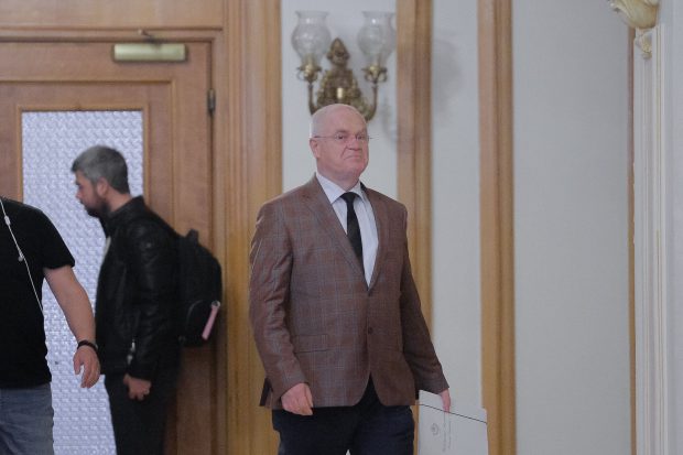 Fostul deputat PSD Eugen Nicolicea, cu o pensie specială de 10.950 de lei, se revoltă din cauza eliminării pensiilor parlamentarilor: „Loviți în cei săraci!”