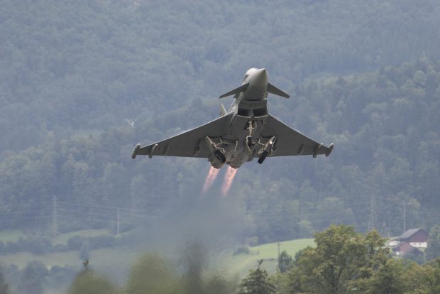 Avion Eurofighter, prăbușit în Italia. Pilotul a fost găsit mort