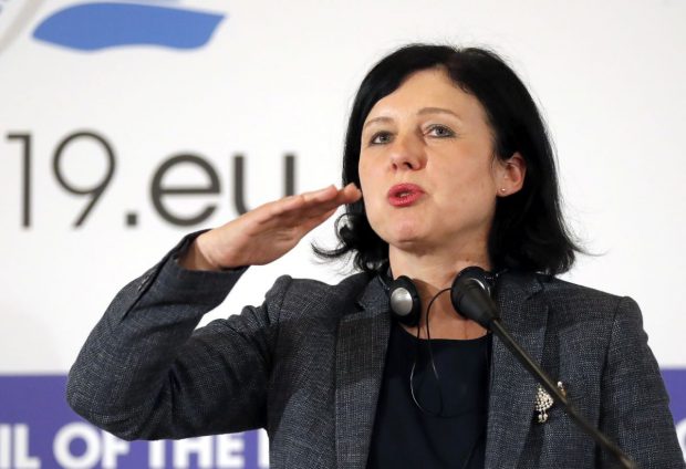 Comisarul european Vera Jourova: Putin ar trebui să fie primul pe lista sancţiunilor UE