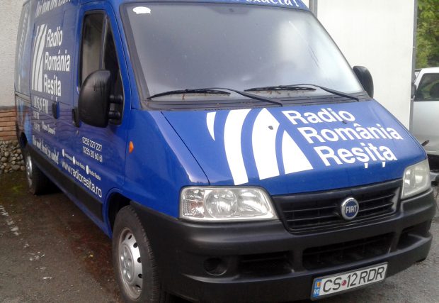 Șefa Radio România Reșița a trimis carul radiodifuziunii să-i aducă mobilă din Serbia! Este același manager care l-a ajutat pe primarul condamnat definitiv pentru că a luat mită