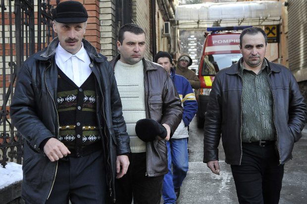 Gheorghe Giurgiu (C) si Trif Gheorghe (D), moții salvatori