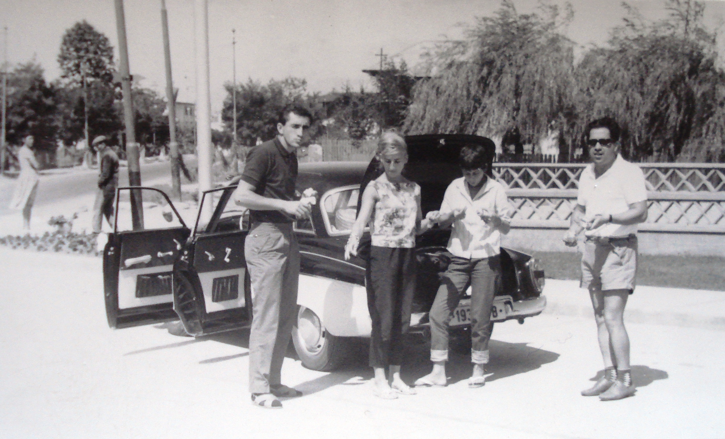 Cu prima soţie, Erika Braedt, fostă handbalistă. Au fost căsătoriţi între 1963 şi 1965