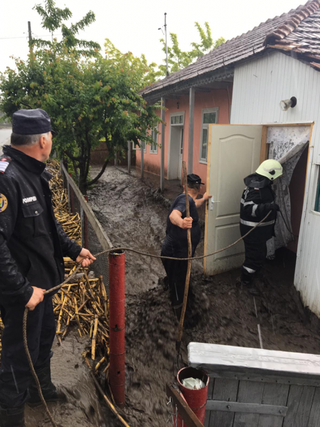 Bilanţ IGSU: Douăzeci de judeţe şi Capitala, afectate de ploile torenţiale