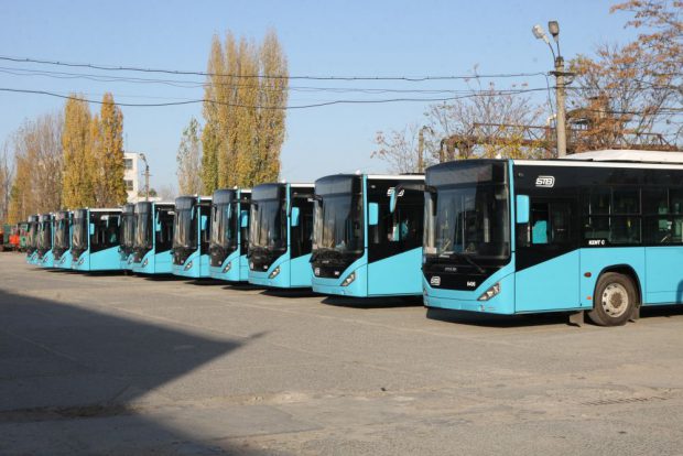 Nicuşor Dan acuză fosta administraţie că nu a mai plătit cele 400 de autobuze Otokar din 2019: Penalităţile sunt de 30 de milioane de lei