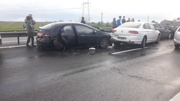 Accident în lanț cu trei mașini pe Autostrada A1 București – Pitești. O persoană a fost rănită