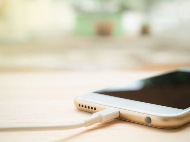 Lovitură pentru Apple. Comisia Europeană propune încărcătorul universal pentru telefoane şi tablete