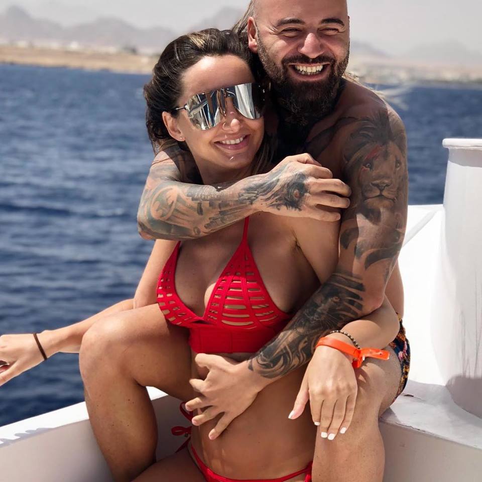 Cealaltă față a lui Matteo. Cântărețul s-a tatuat pe ceafă