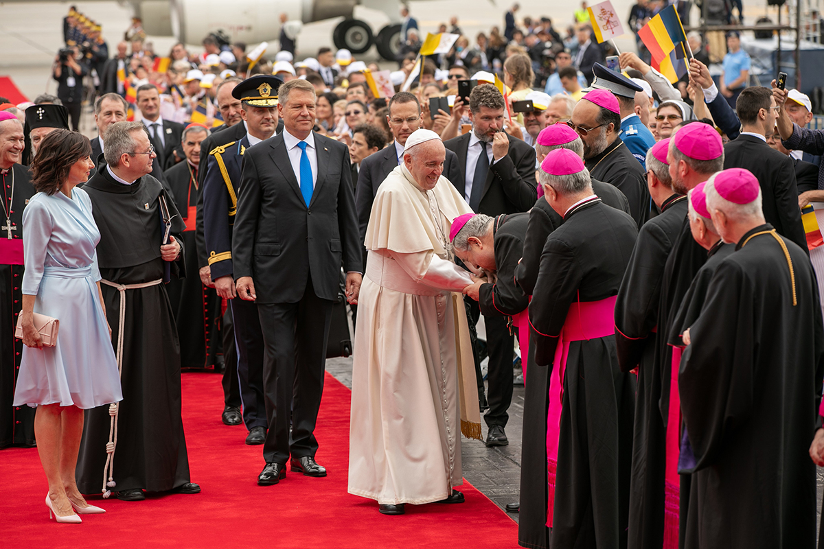 Video Libertatea UrmÄƒreÈ™te Vizita Papei Francisc In Romania Libertatea