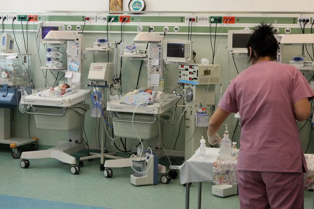 Salvați Copiii: Mortalitatea maternală aproape s-a dublat în ultimii doi ani în România. Cum stăm în privința mortalității infantile