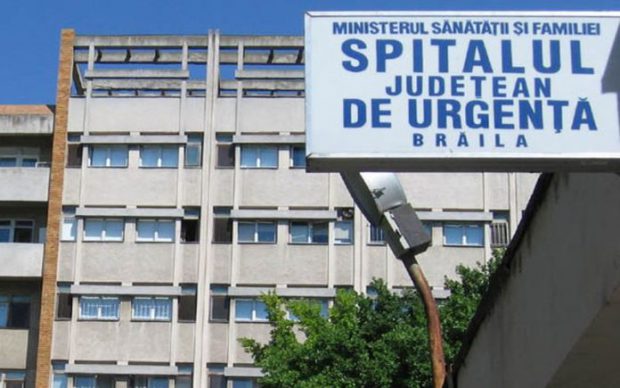 Dosar penal pe numele unui medic care a împins o femeie pe holul Spitalului Judeţean Brăila. De la ce a pornit conflictul